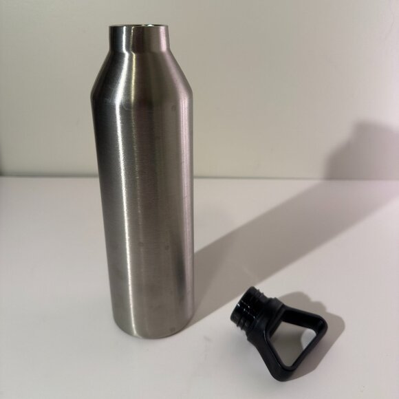 23oz Vacuum Insulated Bottle - Picture 3 of 3